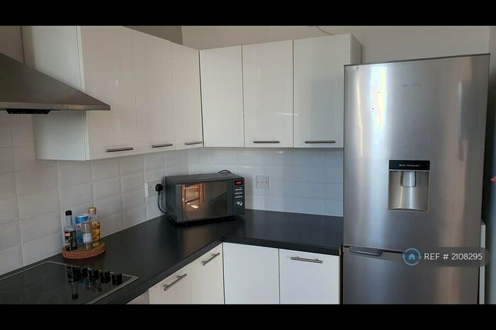 1 Bedroom Flat To Rent In Lombard Court, Portsmouth, PO1