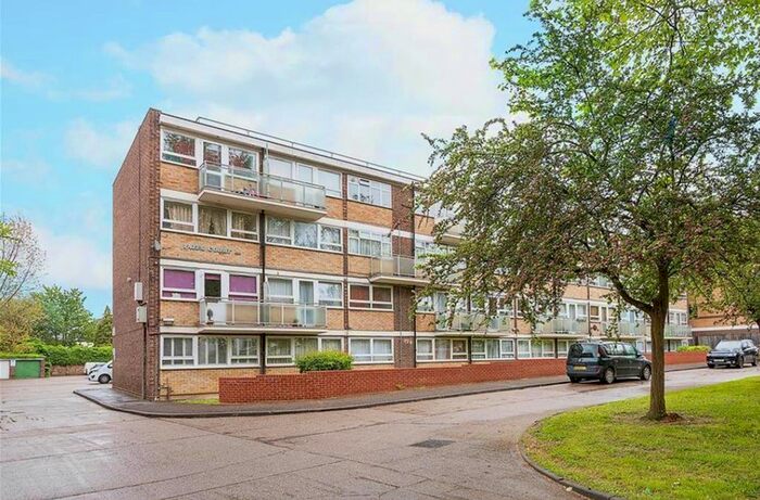 3 Bedroom Flat To Rent In Yates Court, Willesden Lane, NW2