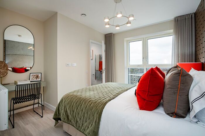 3 Bedroom Flat For Sale In " Bedroom Apartment" At Market Street, Bracknell, RG12