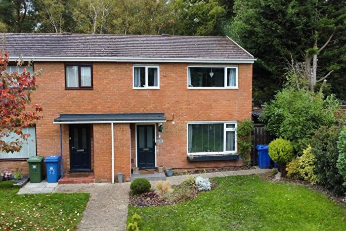 3 Bedroom End Of Terrace House For Sale In Oxford Road, Owlsmoor, Sandhurst, GU47