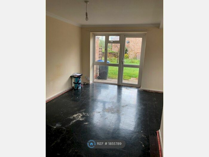 3 Bedroom Maisonette To Rent In Trevelyan Crescent, Stratford-Upon-Avon, CV37