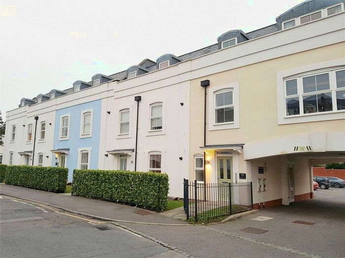 2 Bedroom Flat To Rent In Gooding House, Warren Road, Reigate, Surrey RH2