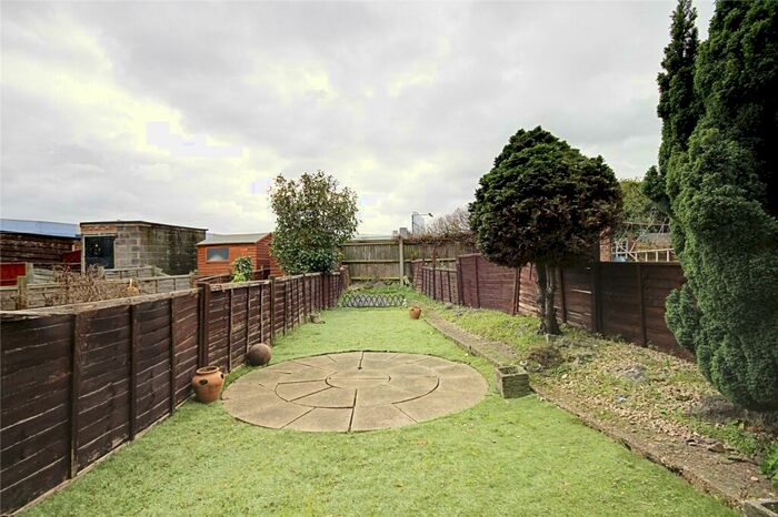 2 Bedroom Maisonette To Rent In Arlington Crescent, Waltham Cross, Hertfordshire, EN8