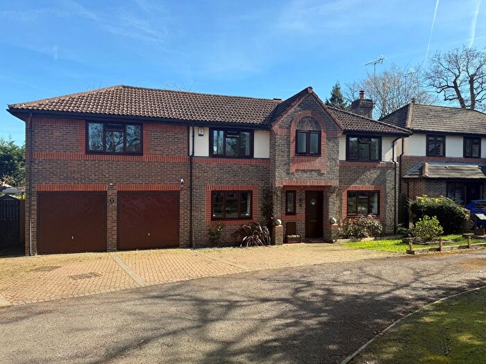 5 Bedroom Detached House For Sale In Field Park, Bracknell, Berkshire, RG12