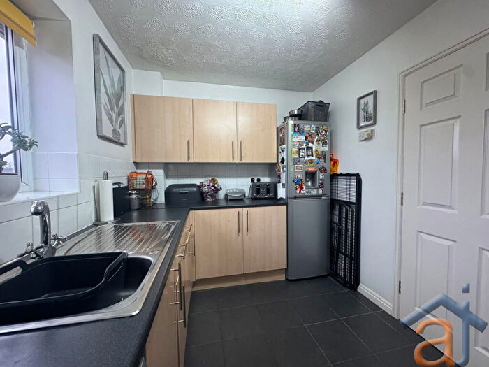 2 Bedroom Flat For Sale In Canal View Court, L21
