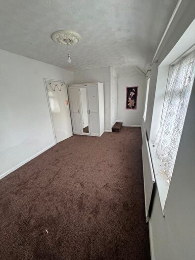 3 Bedroom End Of Terrace House To Rent In Keppel Road, RM9