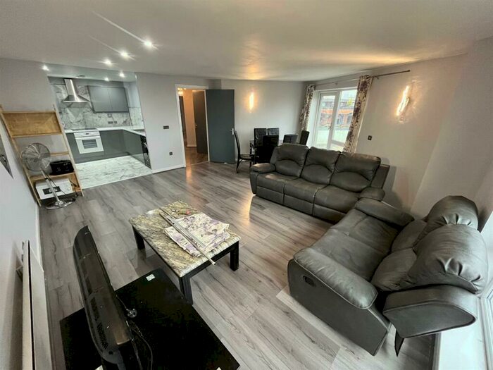 2 Bedroom Flat To Rent In Stockport Road, Manchester, M13