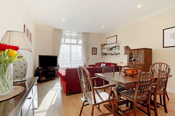 2 Bedroom Apartment To Rent In Trinity Square, Epc:D, EC3N