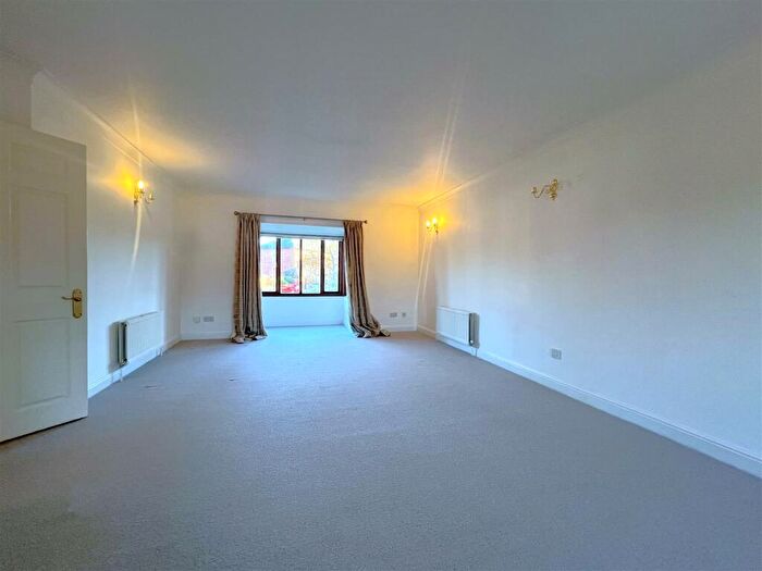 2 Bedroom Apartment For Sale In The Maltings, Leamington Spa, CV32