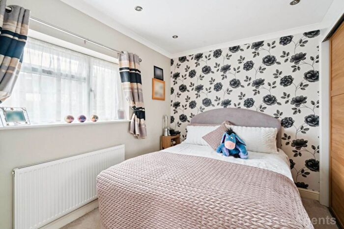 3 Bedroom End Of Terrace House For Sale In Dumfries Close, South Oxhey, WD19