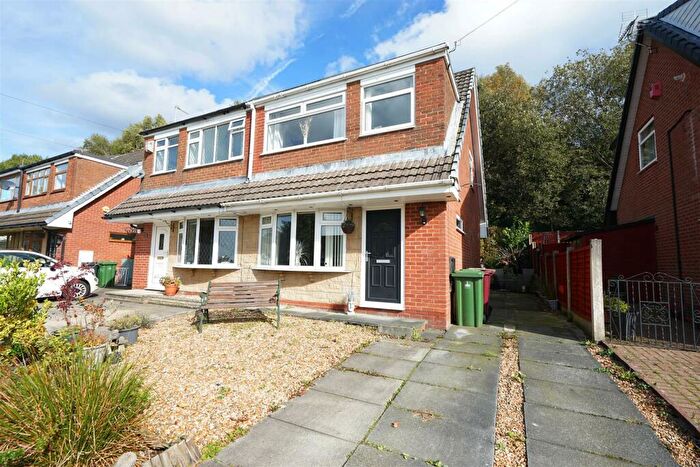 3 Bedroom Semi-Detached House For Sale In Mendip Close, Horwich, Bolton, BL6