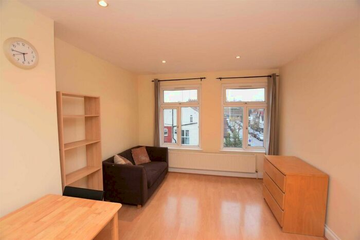 2 Bedroom Flat To Rent In Finchley Road, Golders Green, NW11