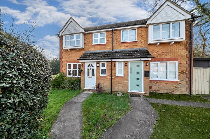 3 Bedroom Semi-Detached House For Sale In Dunford Place, Binfield, Bracknell, RG42