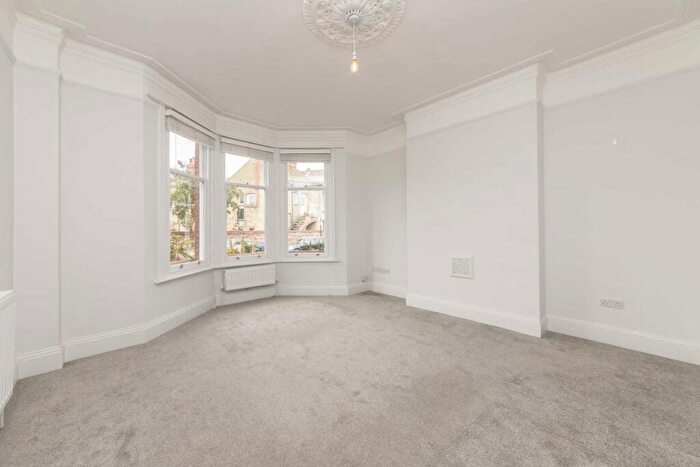 1 Bedroom Flat To Rent In Radbourne Road, Balham, SW12