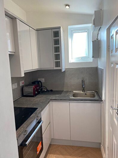 2 Bedroom Flat To Rent In Farnburn Avenue, Slough, SL1