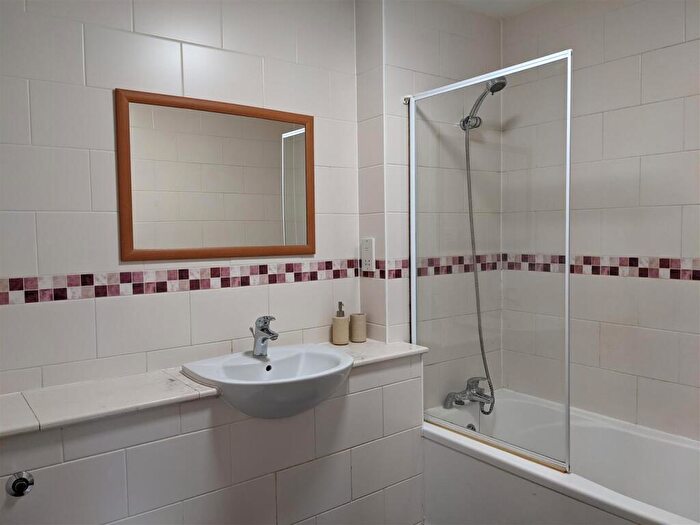 2 Bedroom Apartment To Rent In Phoenix House, Oxford Road, Reading, Berkshire, RG1