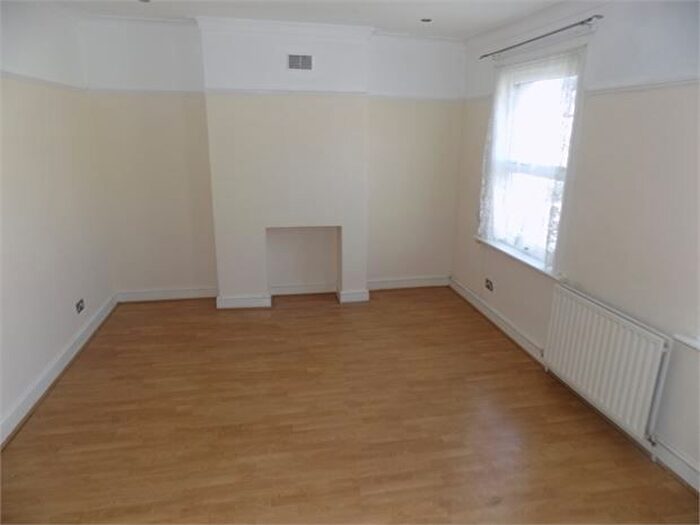 2 Bedroom Flat To Rent In Brownhill Road, Catford, London, SE6