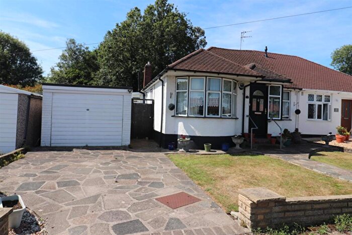 3 Bedroom Semi-Detached Bungalow For Sale In Oregon Square, Crofton, Orpington, BR6