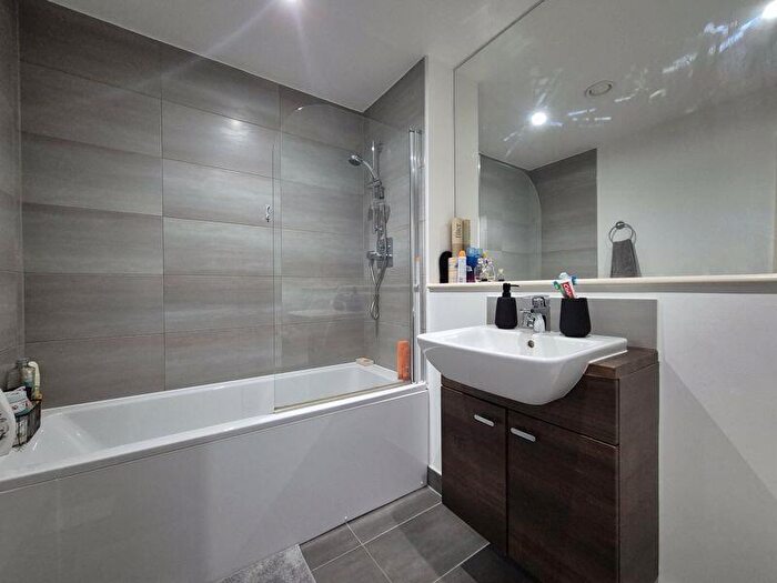 1 Bedroom Apartment For Sale In The Strand, Liverpool, L2