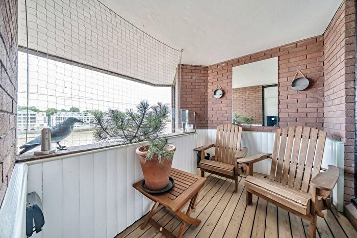 1 Bedroom Flat For Sale In Riverside Court, Nine Elms Lane, Nine Elms, London, SW8