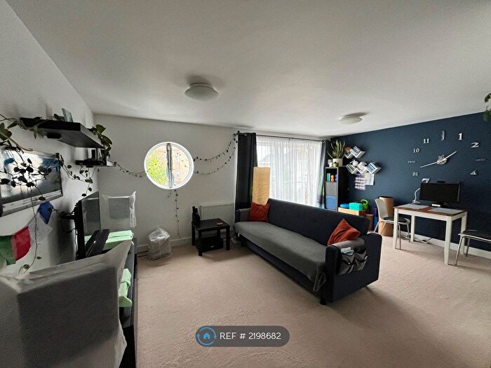 2 Bedroom Flat To Rent In Ellis House, Bournemouth, BH6