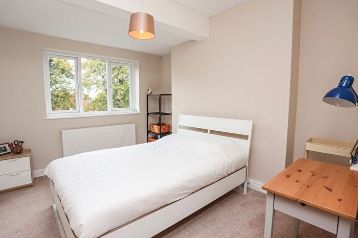 2 Bedroom Flat For Sale In Lea Road, Heaton Moor, Stockport, SK4