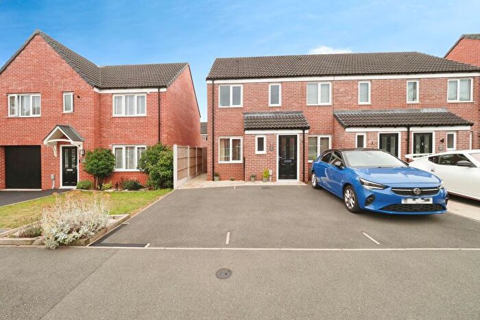 2 Bedroom End Of Terrace House For Sale In First Oak Drive, Mansfield, NG21