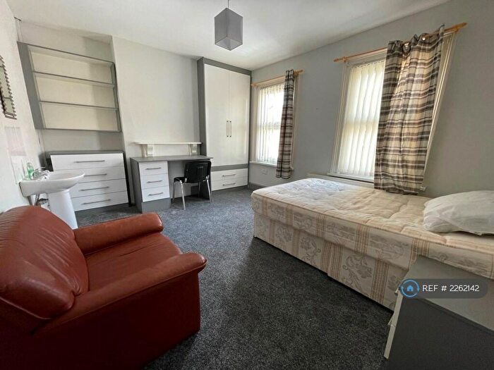 6 Bedroom Terraced House To Rent In Donnington Road, Reading, RG1