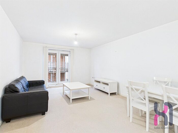 2 Bedroom Flat To Rent In Brindley House, Elmira Way, Salford, M5