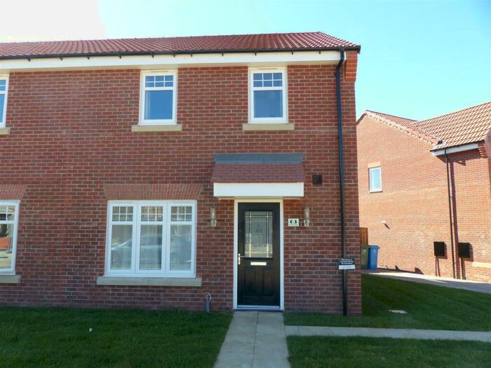 3 Bedroom Semi-Detached House To Rent In Langhorn Drive, Howden, DN14