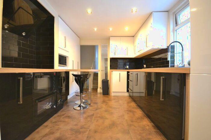 2 Bedroom Flat To Rent In Smallwood Road, London, SW17