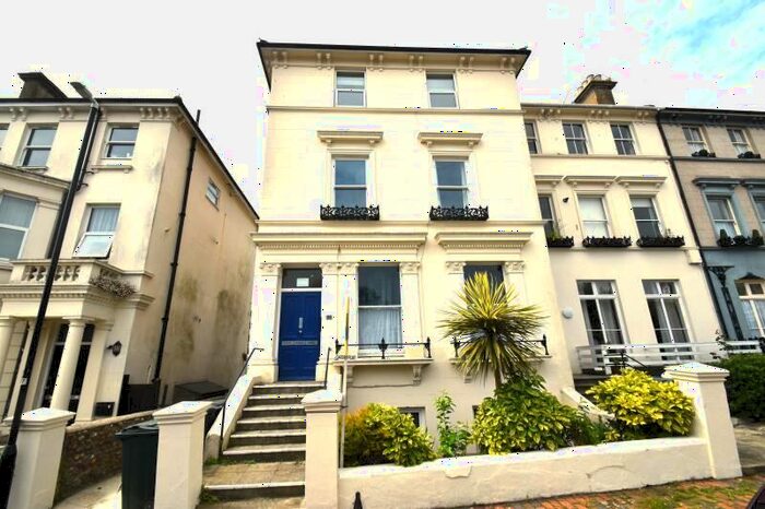 Studio To Rent In Upperton Gardens, Eastbourne, East Sussex, BN21