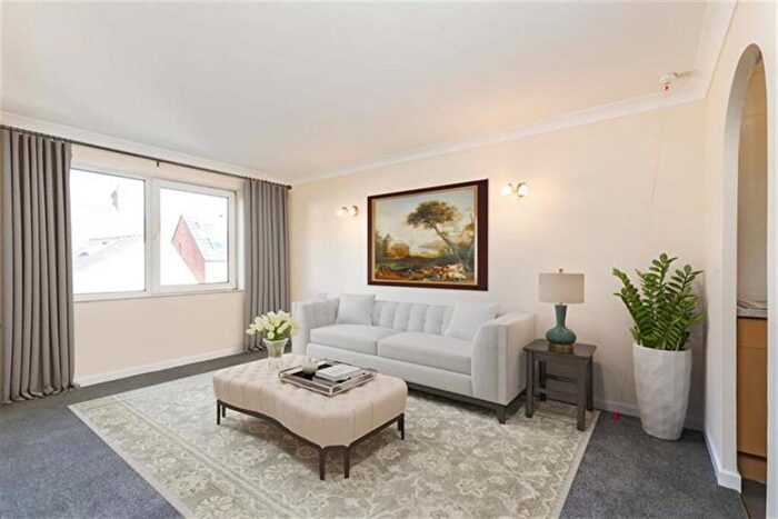 1 Bedroom Retirement Property To Rent In Homeberry House, Ashcroft Gardens, Cirencester, GL7