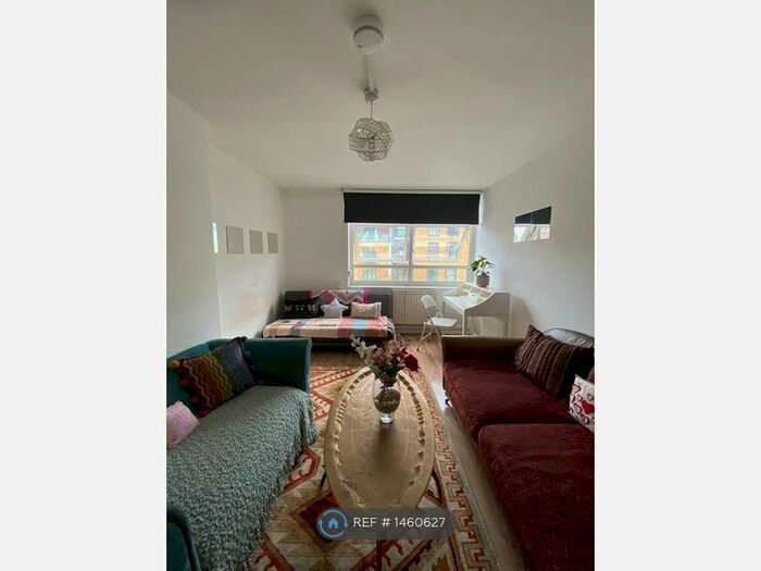 3 Bedroom Flat To Rent In Donegal House, London, E1