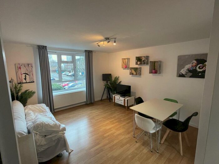 1 Bedroom Apartment To Rent In Fawcett Close, Battersea, London, SW11