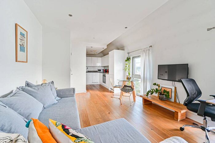 1 Bedroom Flat For Sale In Hayes Point, Woolwich, London, SE18