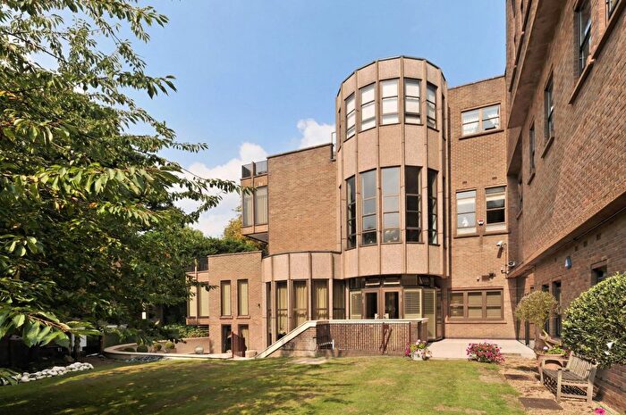 4 Bedroom Flat To Rent In Spaniards Road, London, NW3