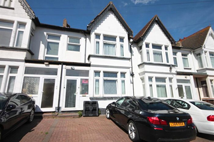 2 Bedroom Apartment For Sale In Woodgrange Drive, Southend-on-Sea, SS1