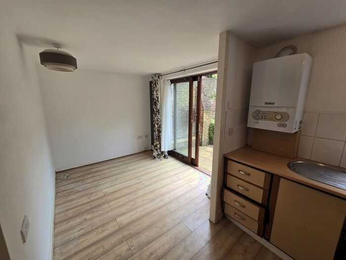 1 Bedroom Flat To Rent In High Street, Holland House, ME1