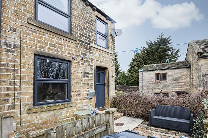 1 Bedroom End Terrace House For Sale In East Street, Lindley, Huddersfield, HD3