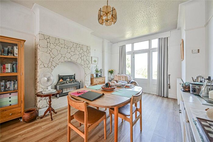 3 Bedroom Terraced House For Sale In Lynton Gardens, London, N11