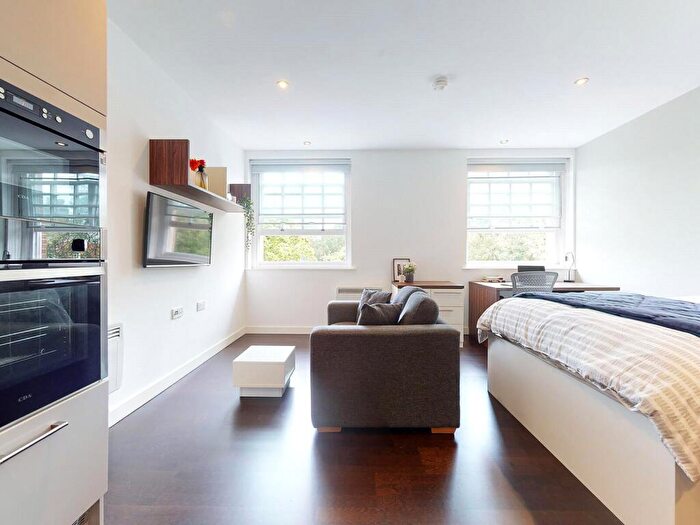 Apartment To Rent In Apt, Park Square Residence #, LS1