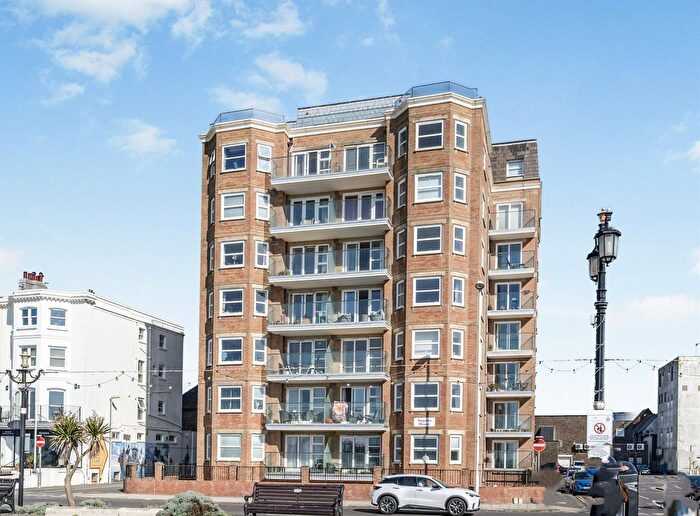 2 Bedroom Flat For Sale In Augusta Place, Worthing, BN11
