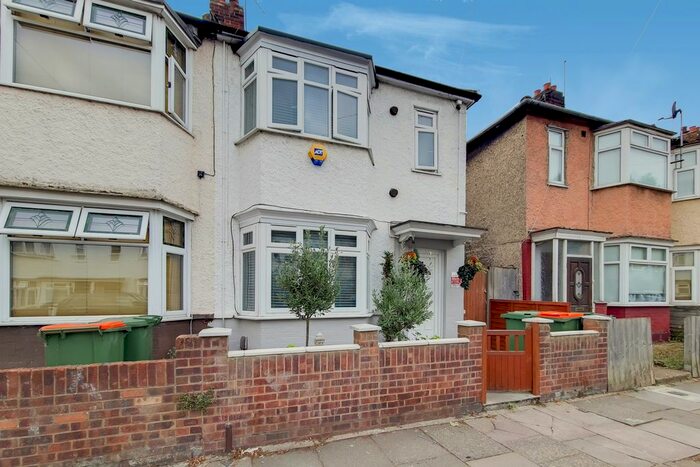 3 Bedroom Terraced House To Rent In Varley Road, Canning Town, E16
