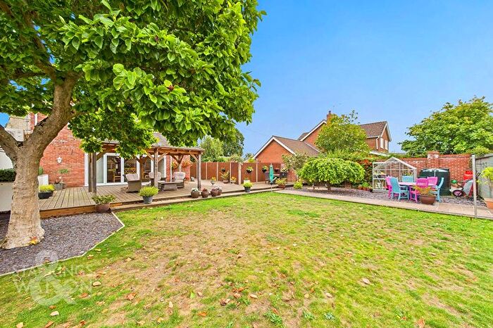 4 Bedroom Semi-Detached House For Sale In Thelnetham Road, Hopton, Diss, IP22