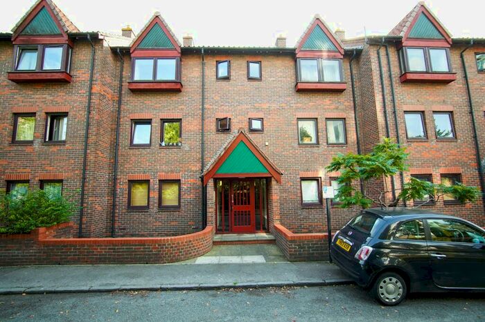 Studio To Rent In Browne Court, Cumberland Place, Hotwells, BS8