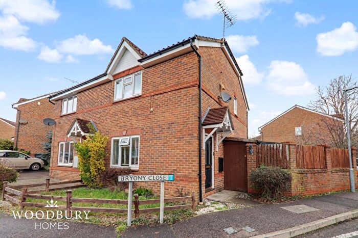 3 Bedroom Semi Detached House For Sale In Bryony Close, Loughton, IG10