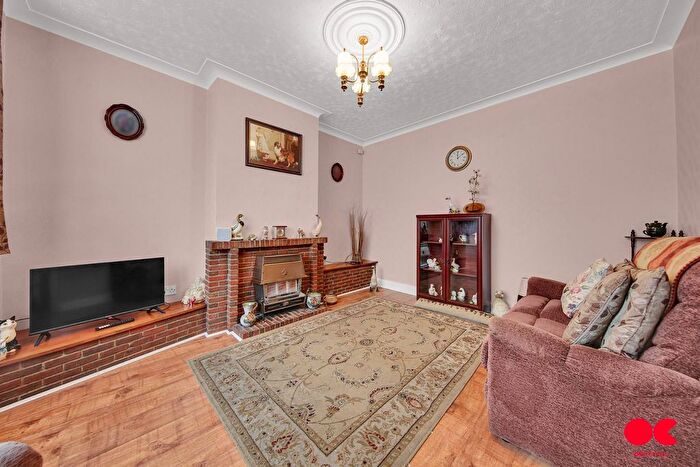3 Bedroom Terraced House For Sale In Norfolk Road, Romford, RM7