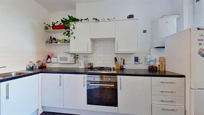2 Bedroom Flat To Rent In Balham Hill London, SW12