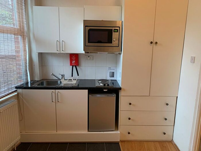 Studio To Rent In Chiswick High Road, London, W4